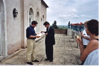 Franky ontvangt zijn diploma op Château Gris