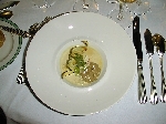 colchesteroesters met oriëntaalse vinaigrette, salade van prei met citroenschil, koriander en krokante deegwaren